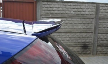 Накладка на спойлер багажника Ford Focus mk1 версия RS фото