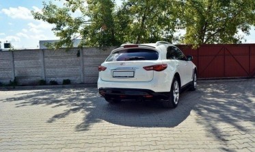 Накладка на крышку багажника Infiniti QX70 фото