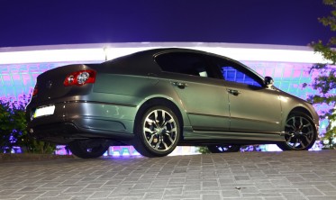 Боковые пороги тюнинговые VW Passat B6 3C в стиле Revolt фото