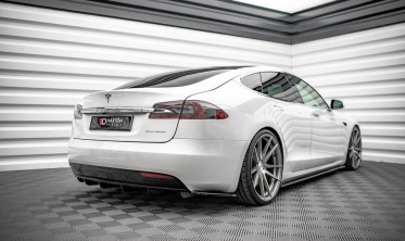 Центральний дифузор на задній бампер Tesla Model S післярестайл фото