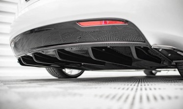 Центральний дифузор на задній бампер Tesla Model S післярестайл фото