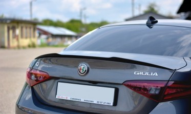 Тюнинговая накладка на багажник Alfa Romeo GIULIA VELOCE фото