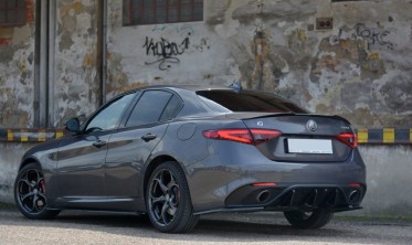 Боковые накладки на задний бампер Alfa Romeo GIULIA VELOCE фото