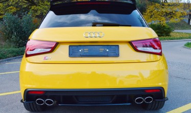 Бічні накладки на задній бампер Audi S1 ​​8X фото