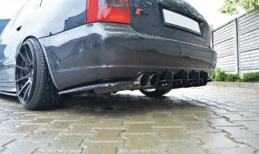 Центральний дифузор заднього бампера Audi S4 B5 універсал фото