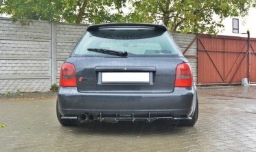 Центральний дифузор заднього бампера Audi S4 B5 універсал фото