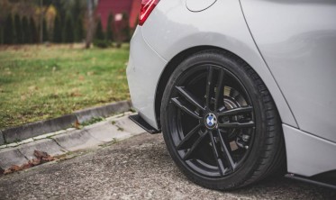 Боковые диффузоры Racing заднего бампера BMW 1 F20 M140I фото