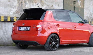 Накладка на спойлер Skoda Fabia MK2 RS фото