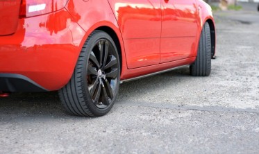 Накладки под боковые пороги Skoda Fabia MK2 RS фото