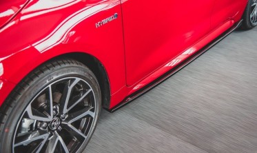 Тюнинговые накладки под пороги Toyota Corolla 12 Hatchback фото