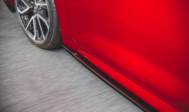 Тюнинговые накладки под пороги Toyota Corolla 12 Hatchback фото