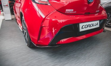Боковые накладки на задний бампер Toyota Corolla 12 Hatchback фото