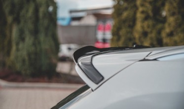 Тюнинговая накладка на спойлер багажника Toyota Corolla XII Touring SPORTS фото