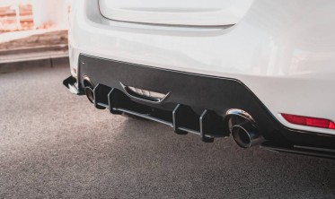 Центральная накладка на задний бампер Racing Toyota GR Yaris MK4 фото