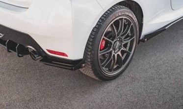 Комплект боковых накладок на задний бампер Racing Toyota GR Yaris MK4 фото