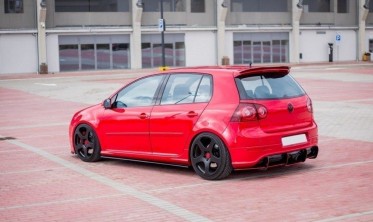 Racing дифузор на задній бампер Volkswagen Golf 5 R32 фото