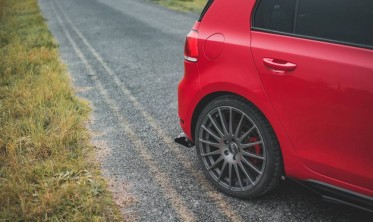 Комплект бічних накладок Racing на задній бампер VW Golf 6 GTI фото