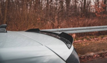 Тюнинговый спойлер крышки багажника VW Golf 8 для версии GTI фото