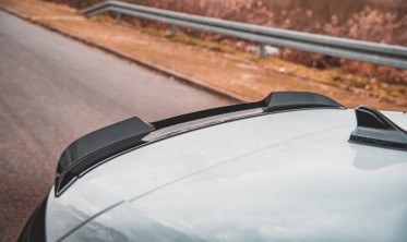 Тюнинговый спойлер крышки багажника VW Golf 8 для версии GTI фото