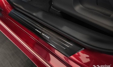 защитные накладки на пороги TOYOTA YARIS 4, YARIS CROSS фото