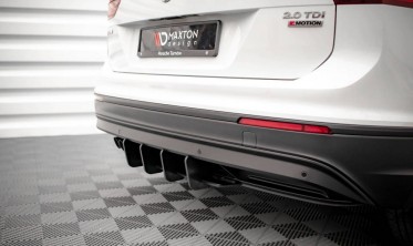 Центральна накладка на задній бампер STREET PRO VW Tiguan MK2 фото