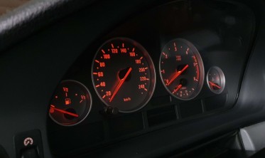 Шкали-замінники з миль на кілометри BMW E39 M5 фото