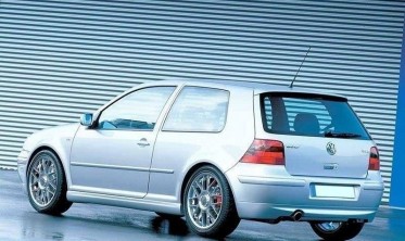 Накладка заднего бампера Volkswagen Golf 4 25TH Anniversary стиль фото