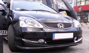 Накладка переднего бампера Honda Civic VII в стиле Type-R фото