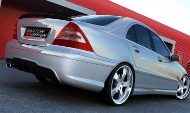 Тюнінговий задній бампер Mercedes W203 у стилі AMG 204 фото