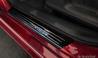 защитные накладки на внутренние порожки TOYOTA YARIS CROSS, YARIS 4 (HYBRID) фото