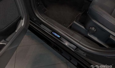 защитные накладки на внутренние порожки Ford Kuga 3 (Hybrid) фото