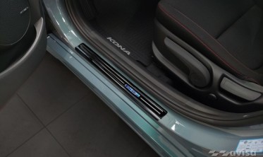 накладки на внутрішні пороги з емблемою Hybrid для Hyundai Kona фото