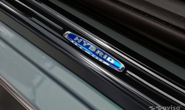накладки на внутрішні пороги з емблемою Hybrid для Hyundai Kona фото