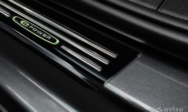 передние накладки на внутренние пороги с эмблемой E-POWER для VW Caddy 4 фото