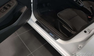 накладки на передние внутренние пороги с эмблемой Hybrid для Renault Clio V фото