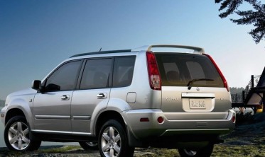 Спойлер Nissan X-trail T30 на крышу фото