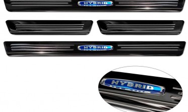накладки на внутренние пороги Volkswagen Touareg 3 с эмблемой Hybrid фото