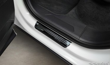 накладки на внутренние пороги Volkswagen Touareg 3 с эмблемой Hybrid фото