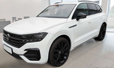 накладки на внутренние пороги Volkswagen Touareg 3 с эмблемой Hybrid фото
