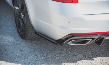 Накладки заднього бампера бічні Skoda Octavia RS MK3 / MK3 FL глянцеві фото