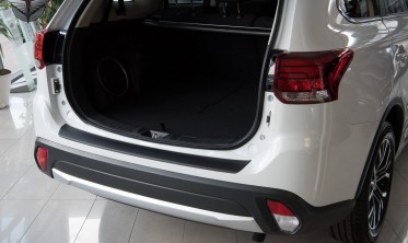 защитная накладка заднего бампера Mitsubishi Outlander рестайлинг фото
