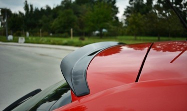 Капспойлер Skoda Rapid Spaceback черный глянцевый фото