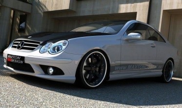 Тюнінговий передній бампер Mercedes CLK W209 AMG стиль фото