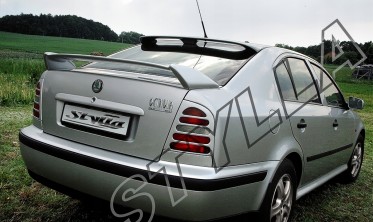 Спойлер-козирьок на заднє скло Skoda Octavia I фото