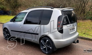 спойлер задней двери Skoda Roomster фото