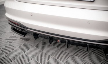 Центральна накладка на задній бампер Audi A4 B9 рестайл фото