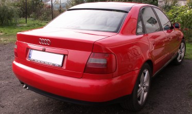 Бленда (накладка на заднее стекло) Audi A4 B5  фото