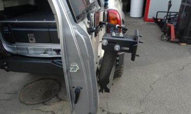 Крепление запасного колеса NISSAN PATROL Y61 (новая конструкция) фото