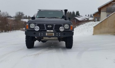 Силовой передний бампер с креплением лебедки NISSAN PATROL Y60 без ПТФ фото