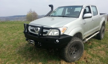 Захисна дуга переднього бампера Toyota Hilux (2004-2011) фото